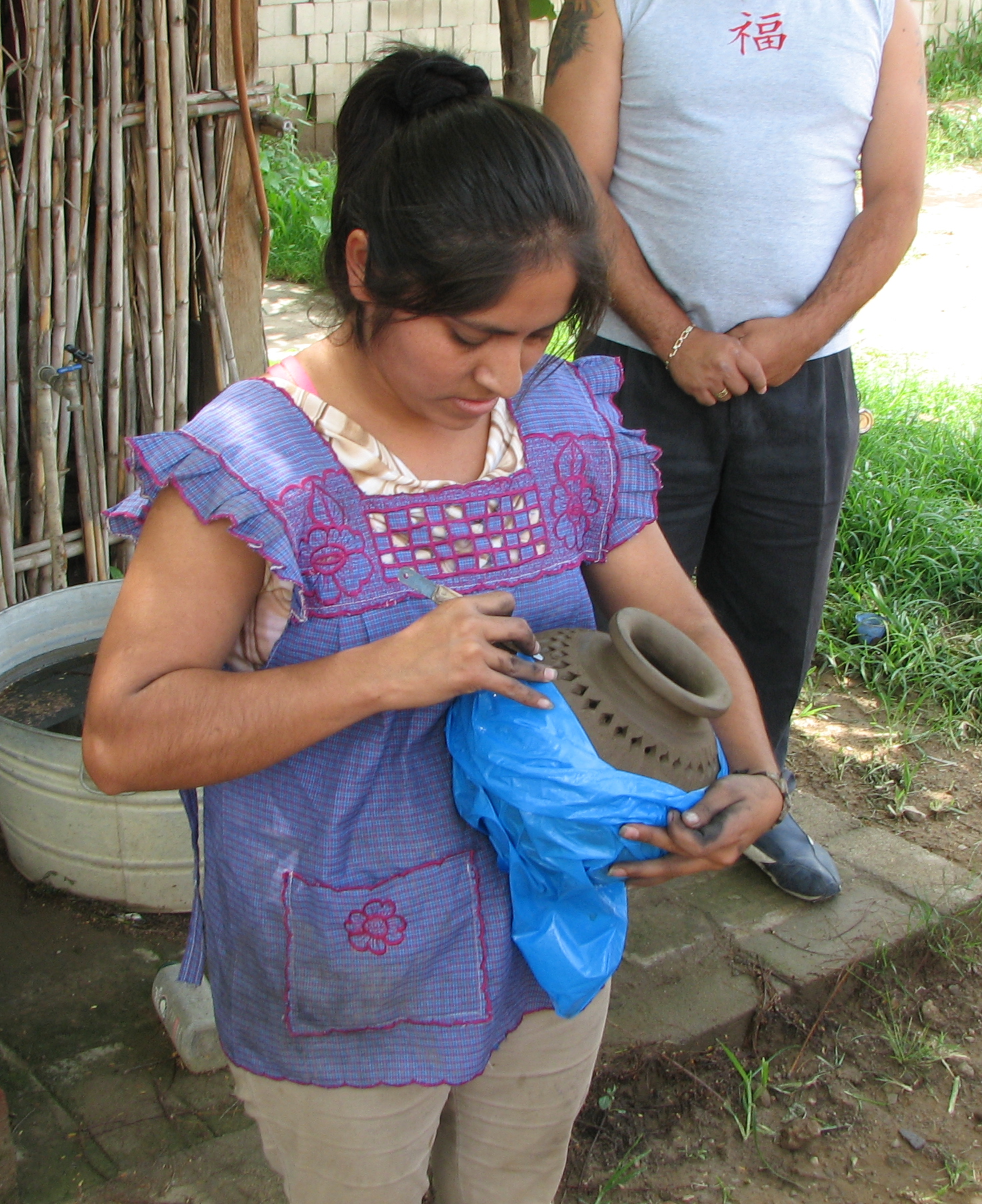 巴罗内格罗黑陶·科约特佩克村 · Barro negro workshop · San Bartolo Coyotepec 参考图 1