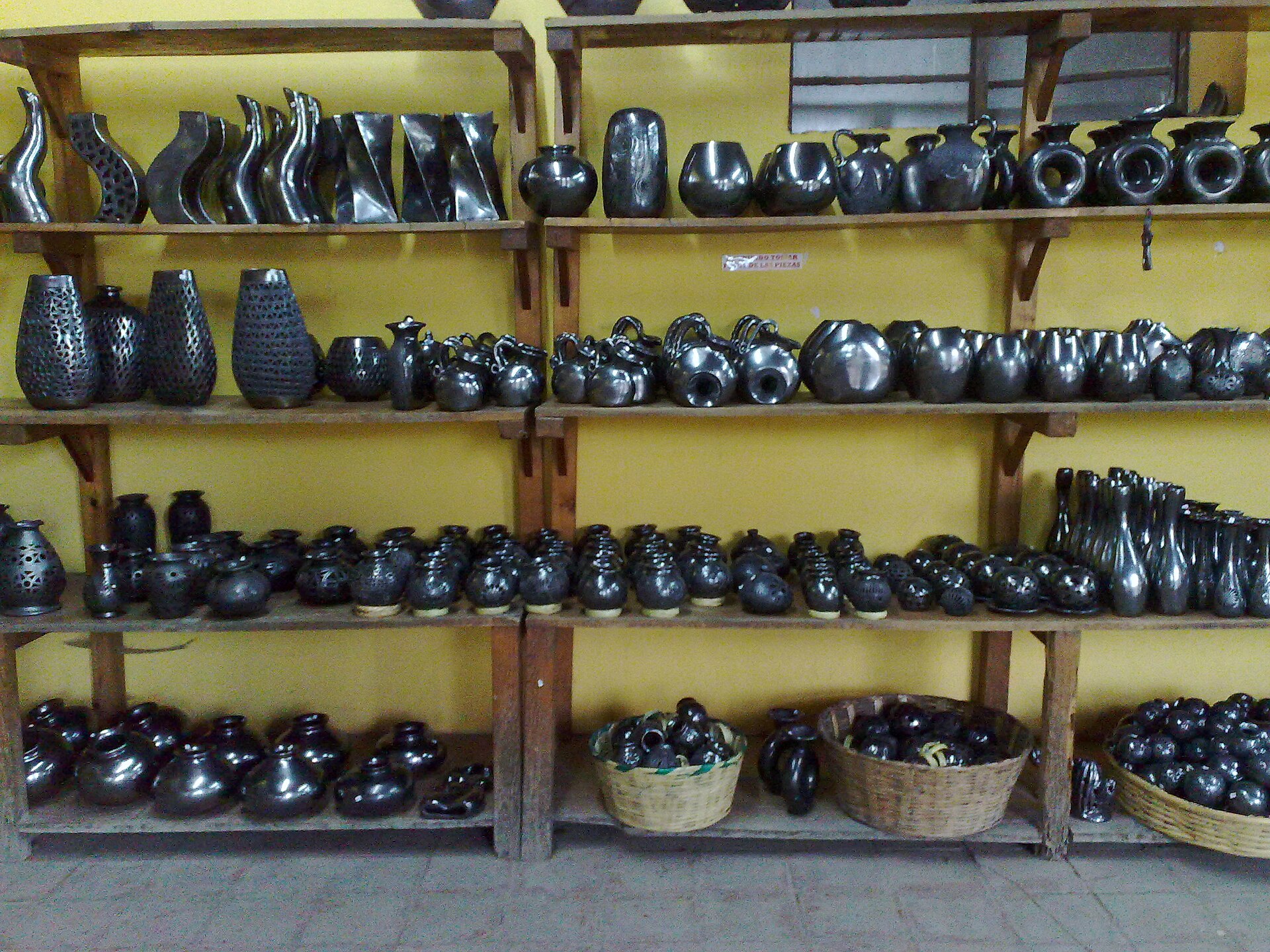 巴罗内格罗黑陶 · Barro Negro (black pottery) 参考图 1